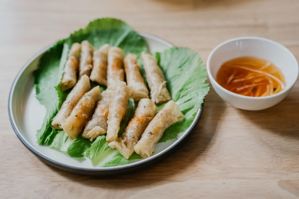 Bàn ăn tại Quán Mỳ Năm